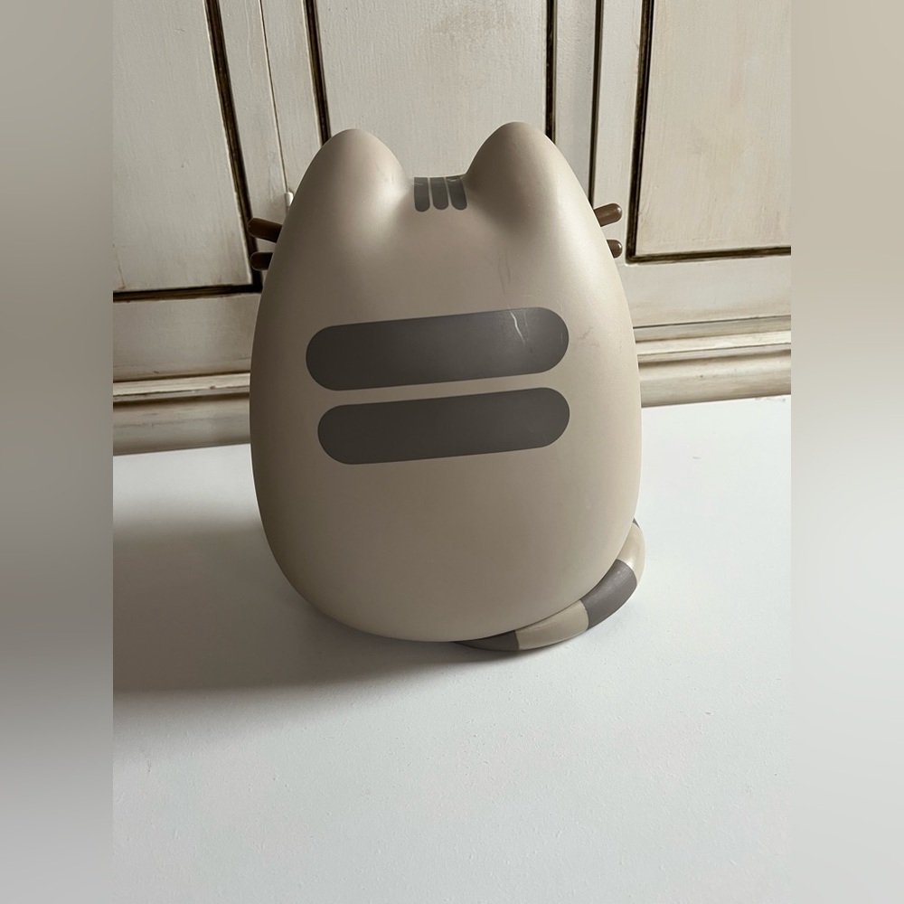 Large Funko Pop! Vinyl Jumbo 10 in Pusheen - Pusheen with Pizza Cat Cartoon 2019 - Picture 3 of 6